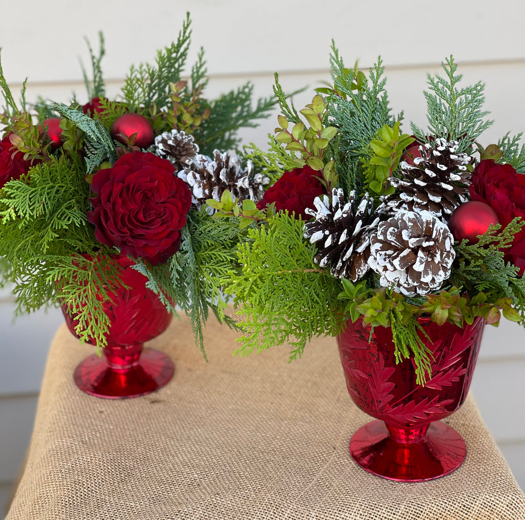 https://www.topiaireflowers.com/cdn/shop/files/christmas3_1024x1024.jpg?v=1701284621